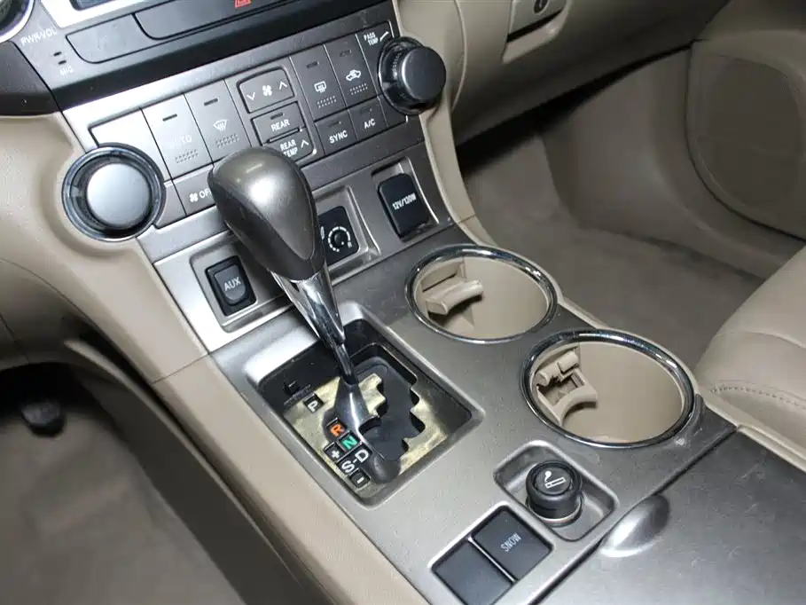 Toyota Highlander 2012 2.7L 2WD 7-Seater Luxury Edition фото 12