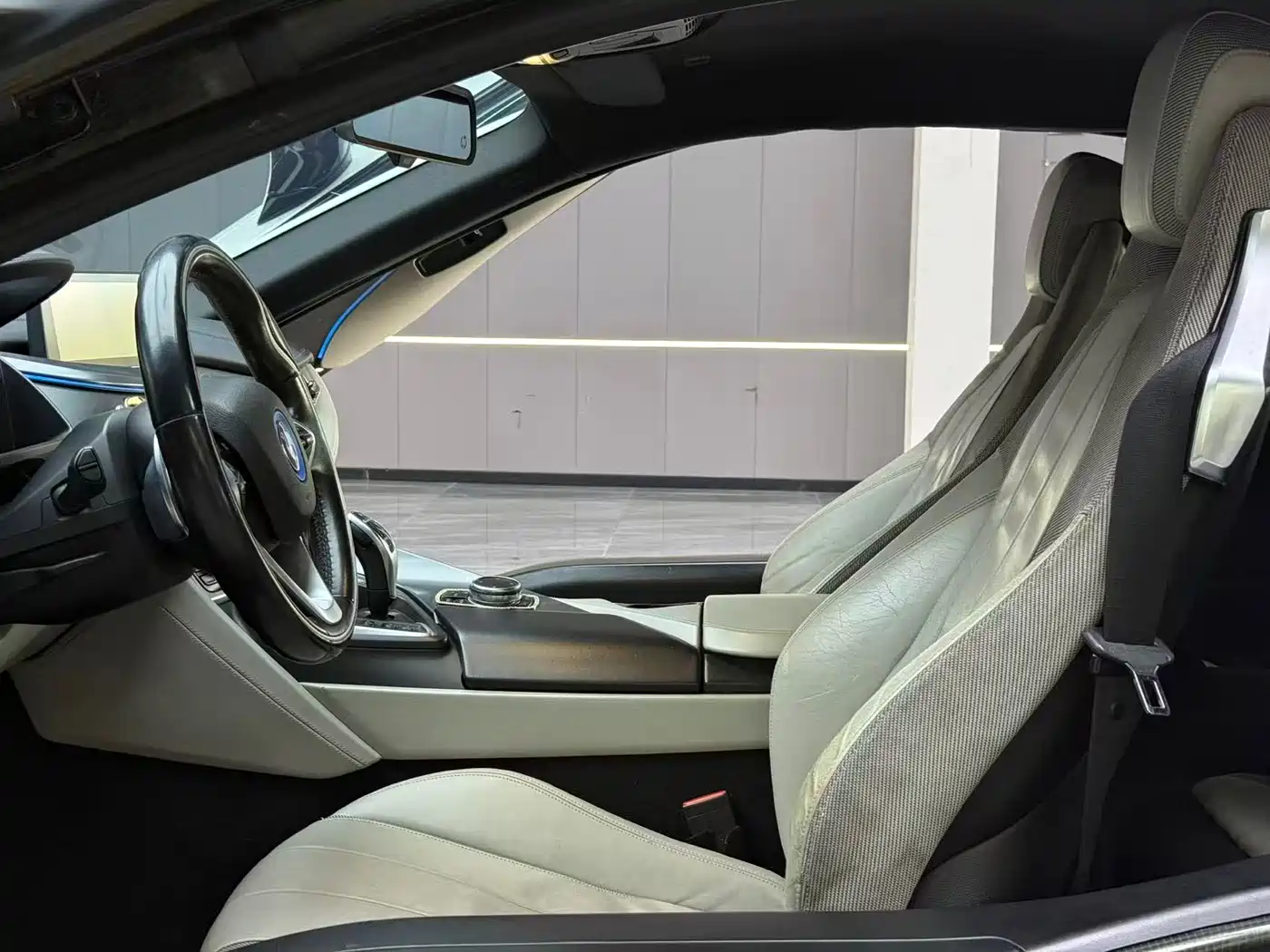 BMW i8 2014 Standard фото 8