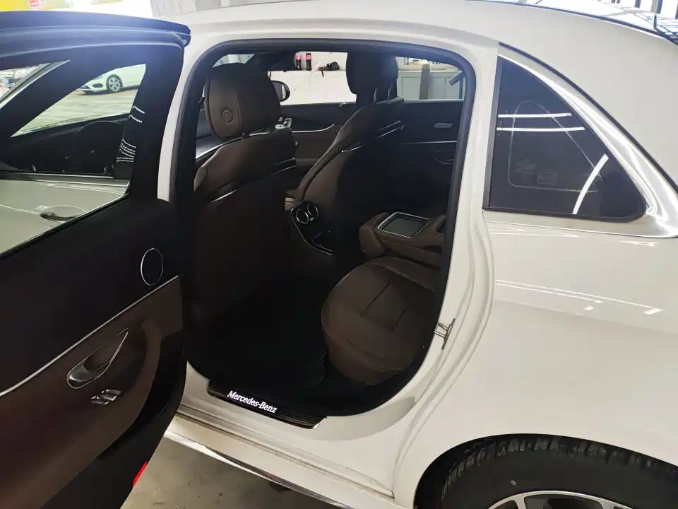 Mercedes-Benz E-Class, миниатюра 8