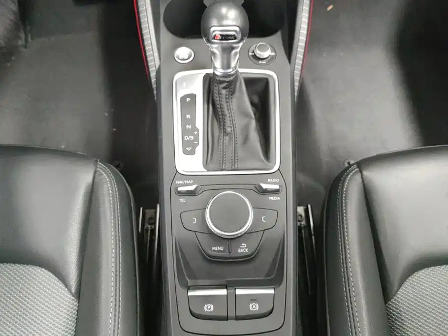 Фото 16 - Audi Q2L