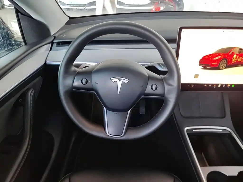 Фото 11 - Tesla Model Y