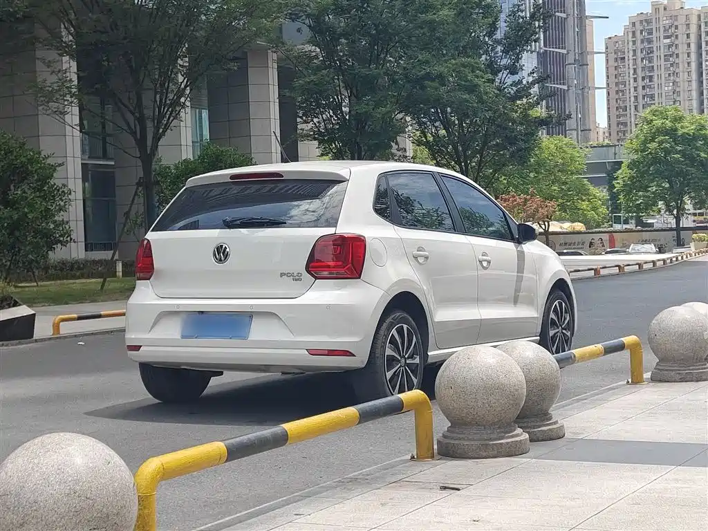 Volkswagen Polo 2016 1.6L Automatic Comfort фото 7