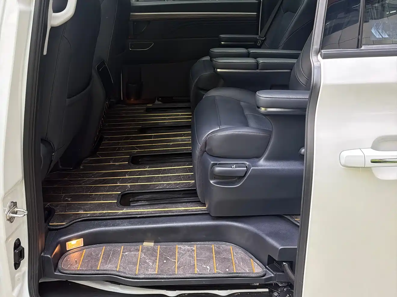 GAC Trumpchi Trumpchi M8 2023 Leading Series 390T Prestige Edition фото 10