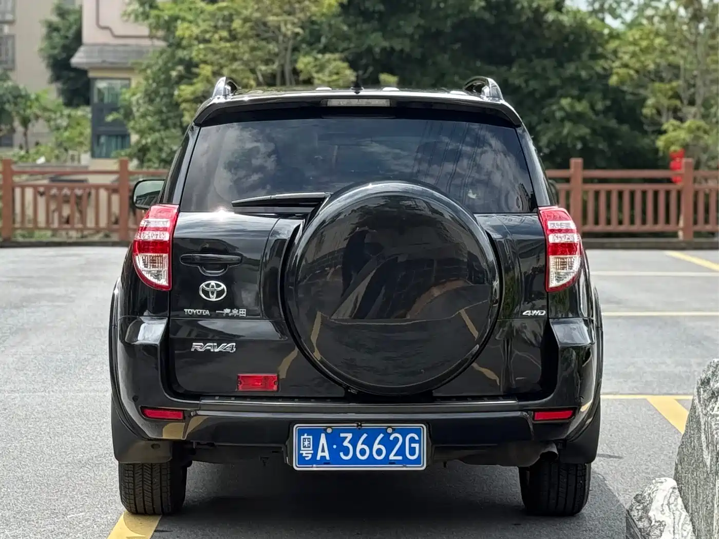 Toyota RAV4 Rongfang 2010 2.4L Manual Luxury Upgrade Edition фото 7