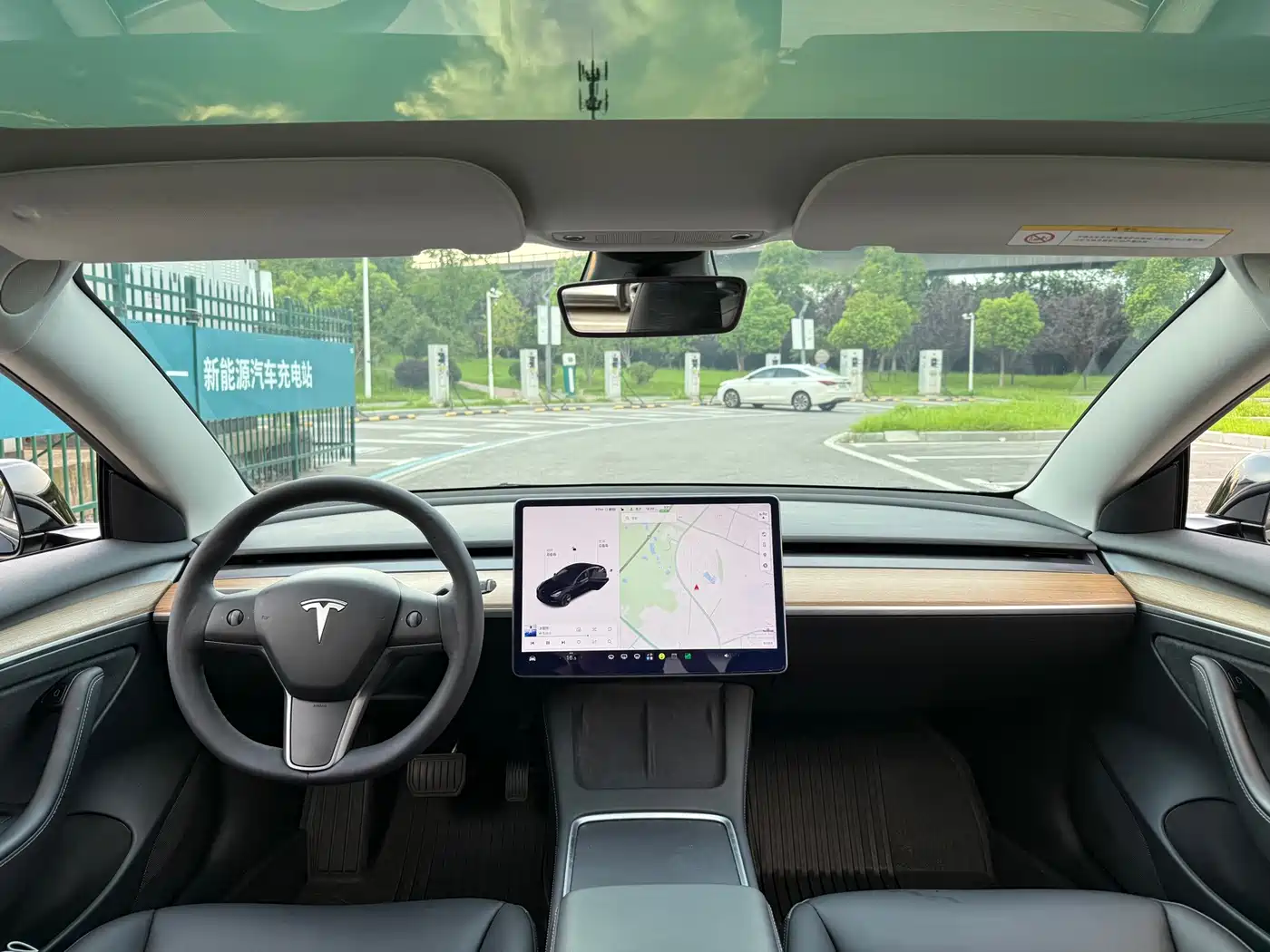 Фото 9 - Tesla Model 3