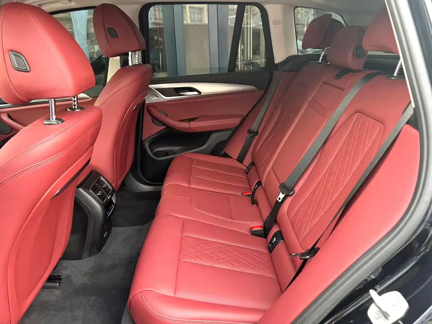 Photo 7 - BMW iX3