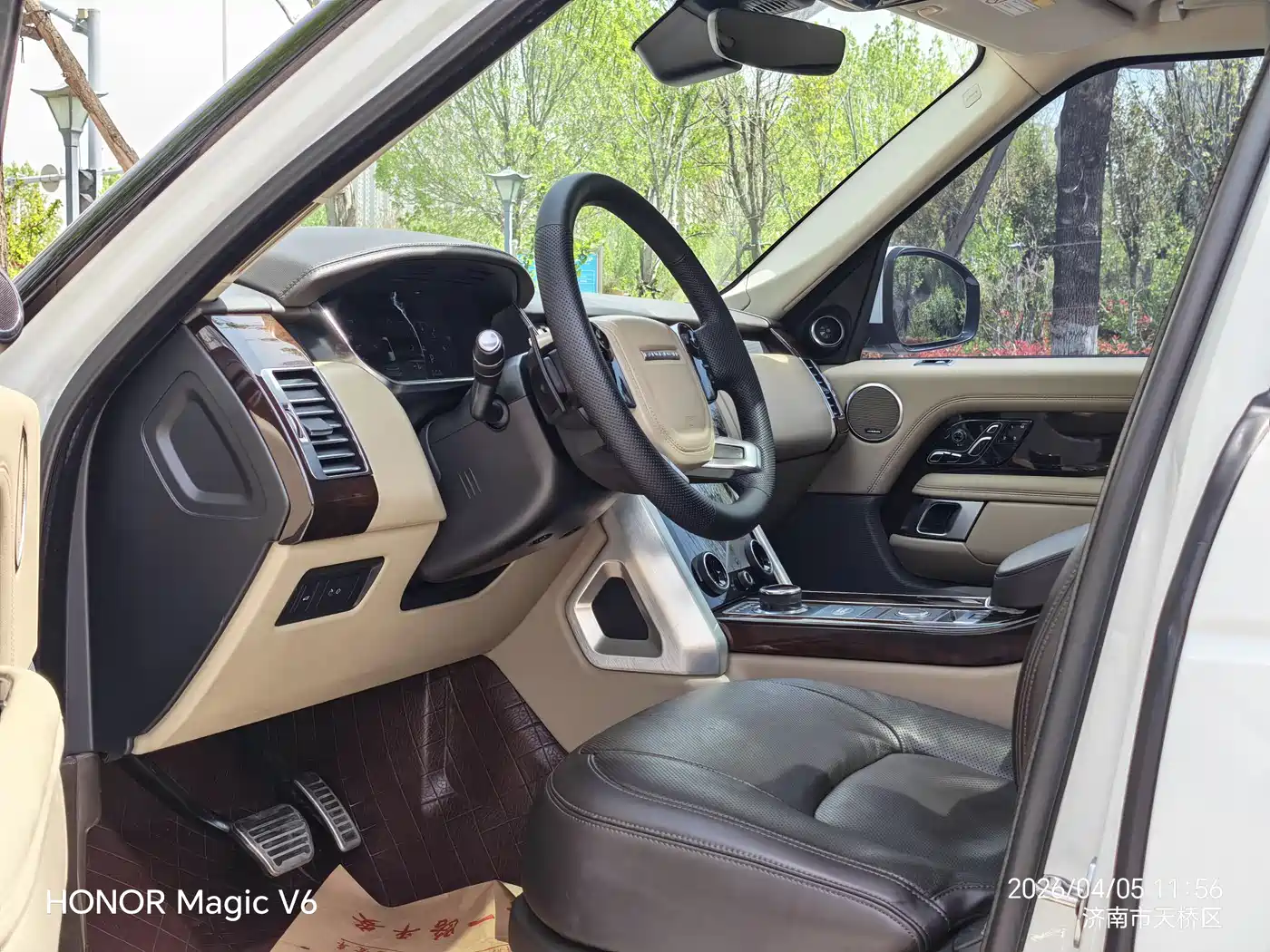Land Rover Range Rover 2021 3.0 L6 Heritage Extended Classic Edition фото 4
