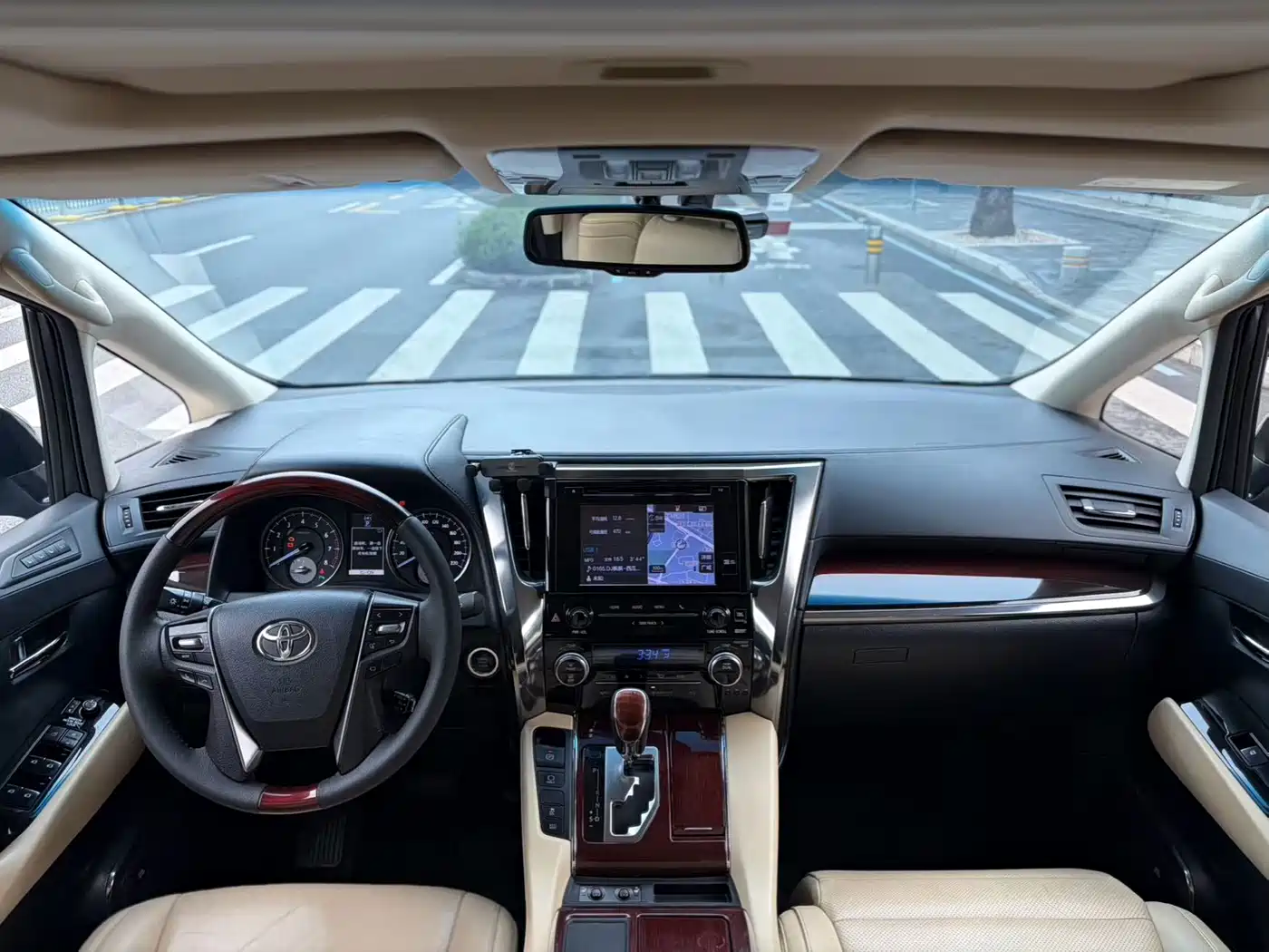 Toyota Alphard 2018 3.5L Luxury фото 8