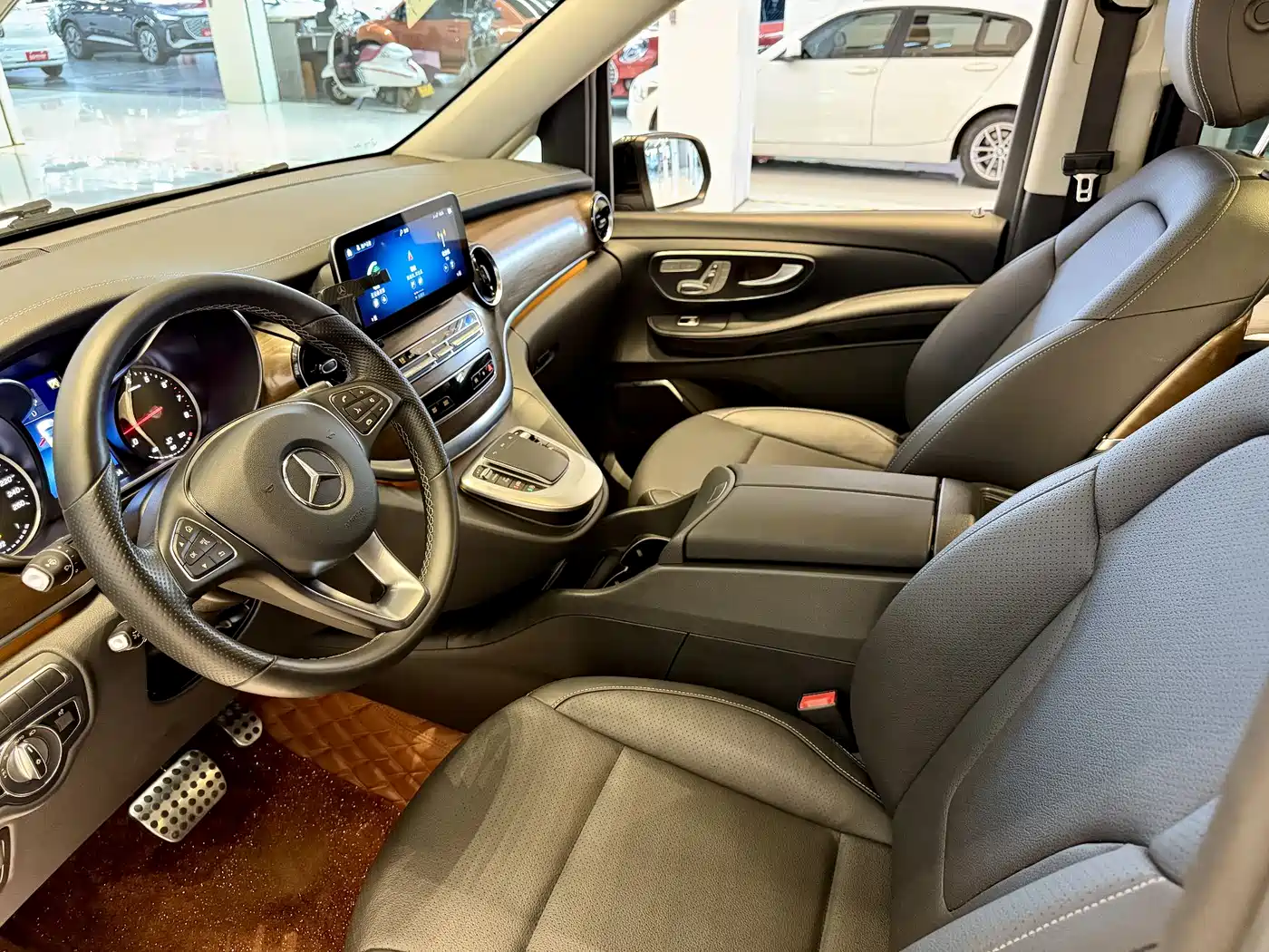 Mercedes-Benz V-Class 2021 V 260 L Long Wheelbase Luxury Edition фото 2