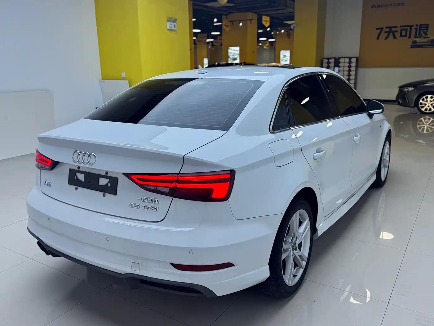 Audi A3 2018 30th Anniversary Limousine 35 TFSI Fashion фото 9