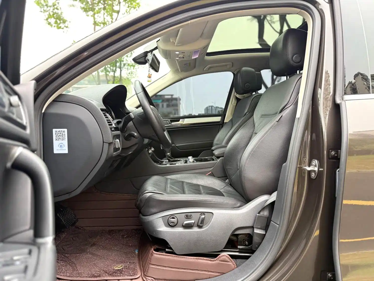 Фото 2 - Volkswagen Touareg