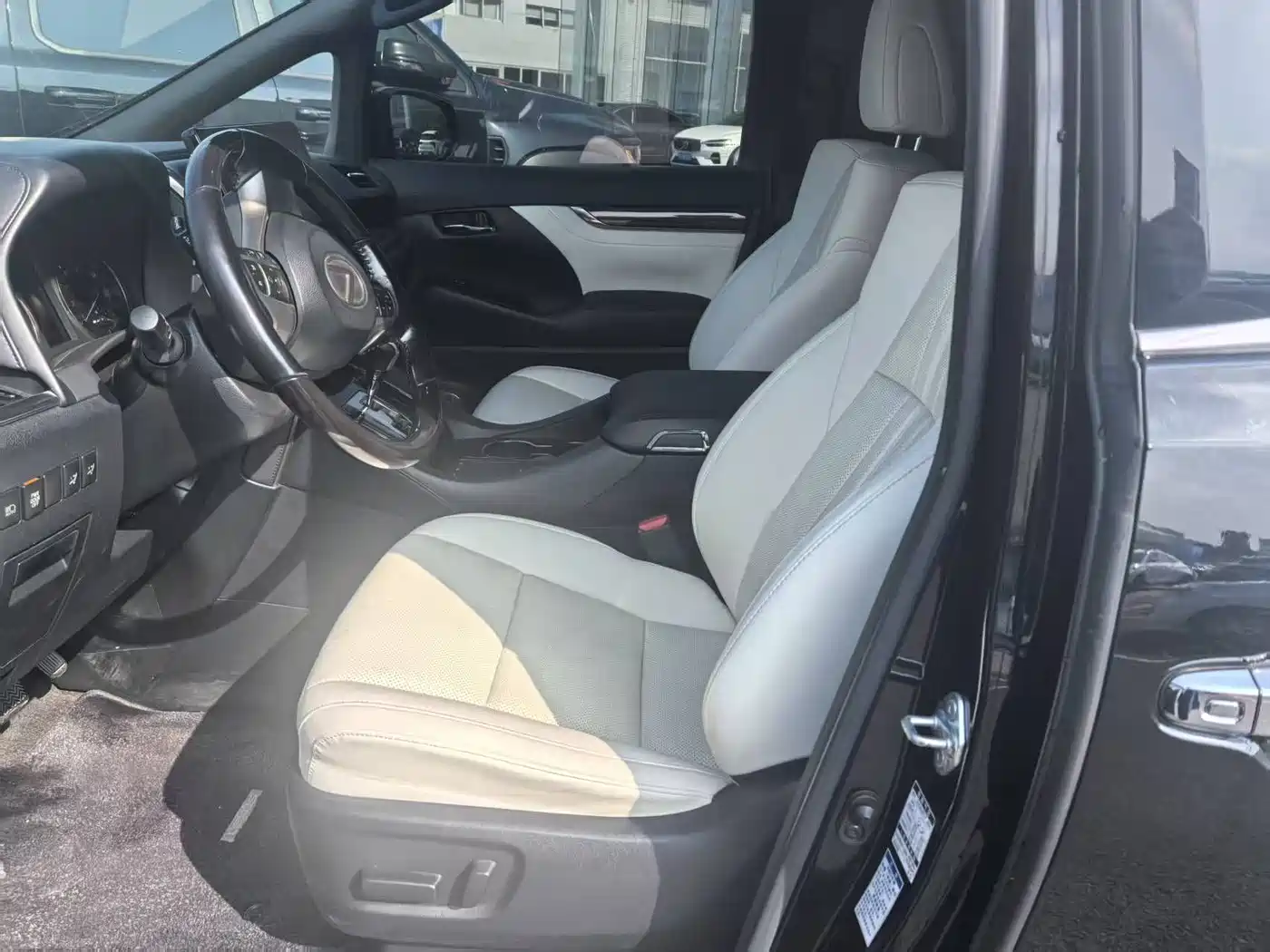 Lexus LM 2021 2020 300h 4-Seat Imperial Edition