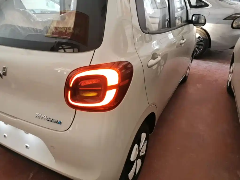 Wuling Motors Hongguang MINIEV 2026 2025 4-Door Advanced