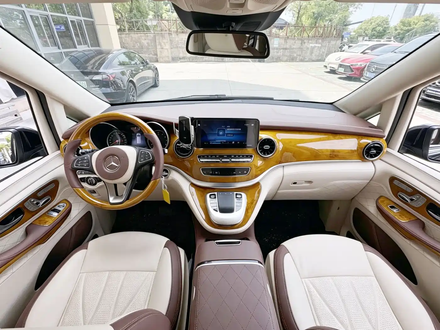 Mercedes-Benz V-Class 2022 V 260 L Long Wheelbase Luxury Edition фото 4