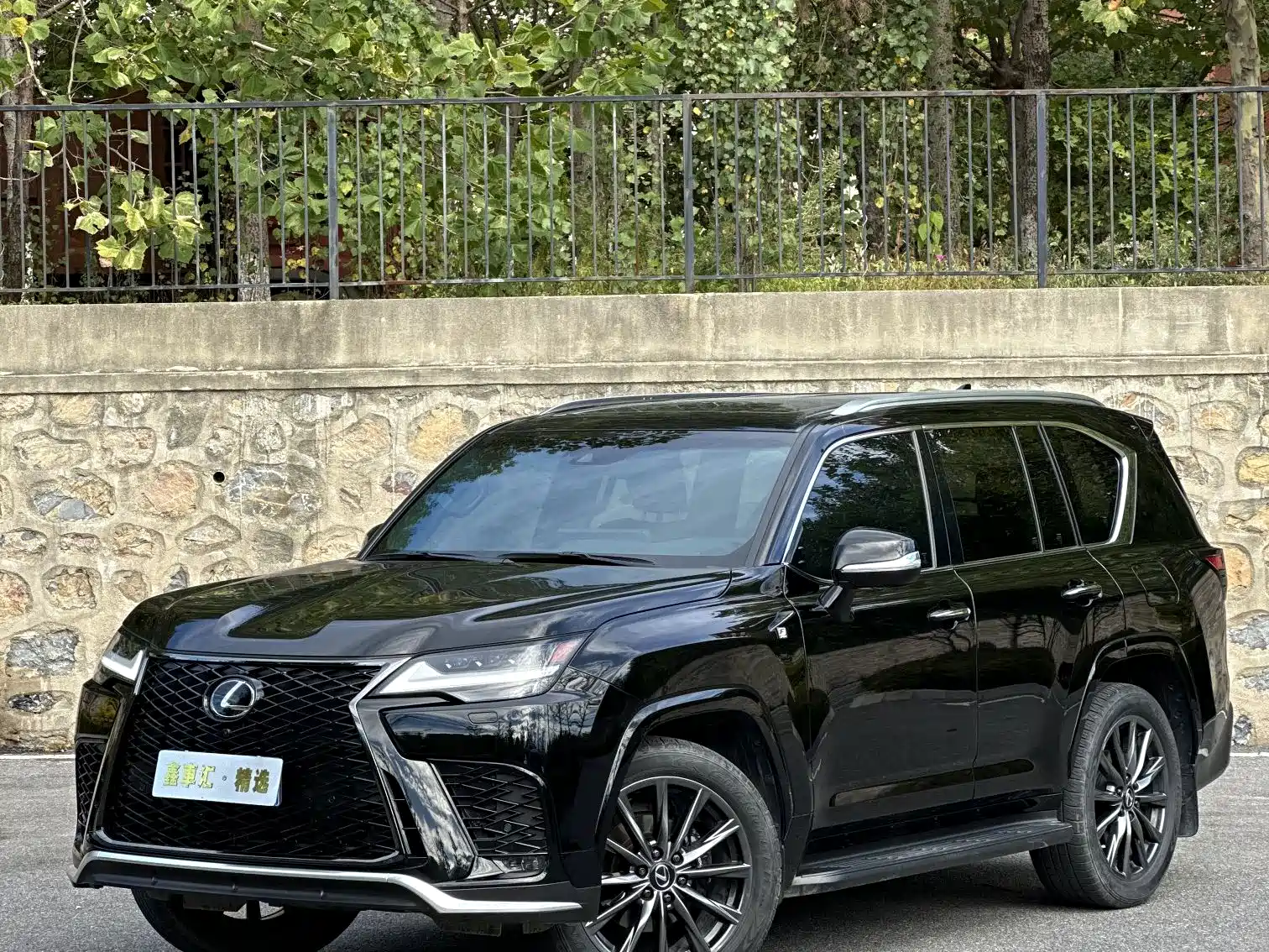 Фото 1 - Lexus LX