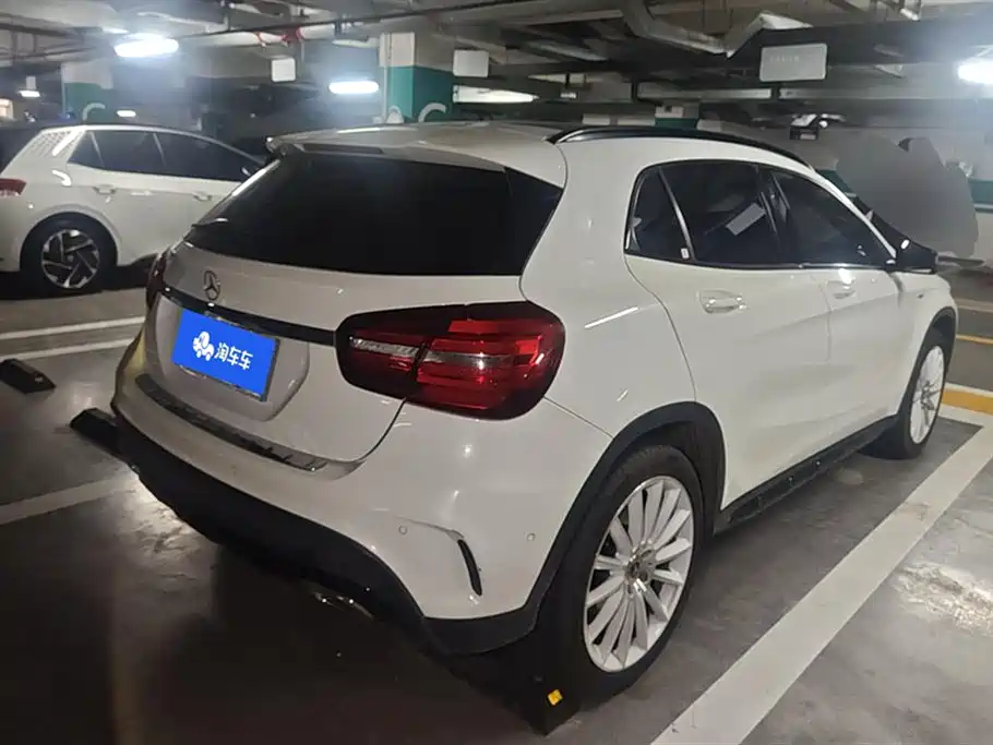 MERCEDES-BENZ GLA