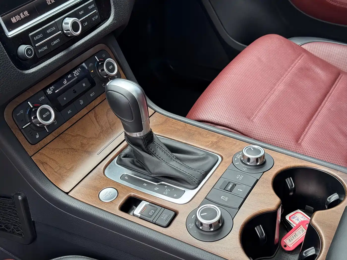 Фото 9 - Volkswagen Touareg