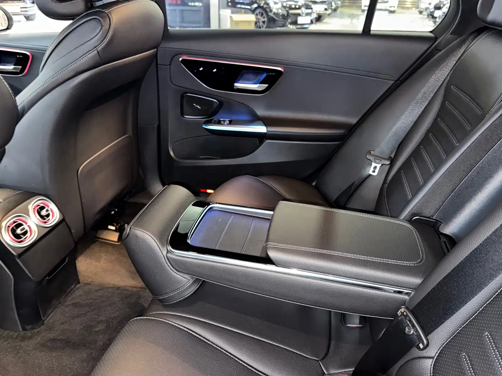 Фото 44 - Mercedes-Benz C-Class