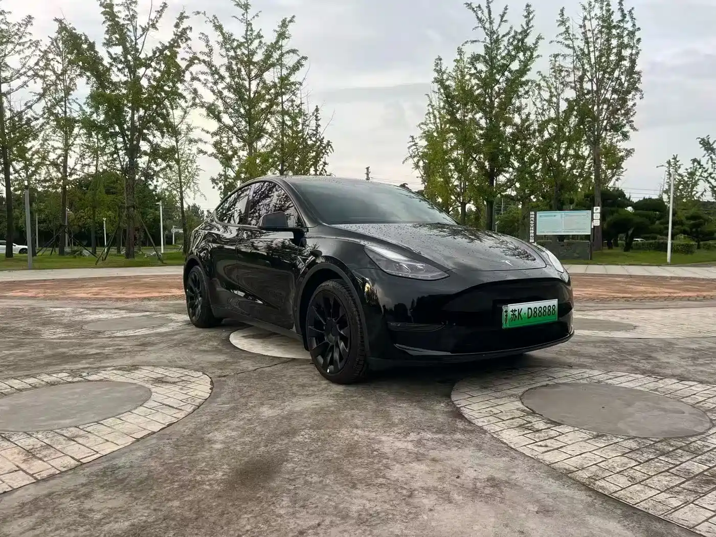 Фото 1 - Tesla Model Y
