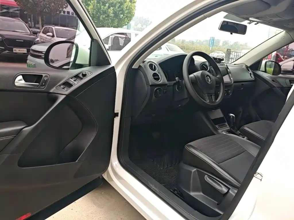 صورة 16 - Volkswagen Tiguan