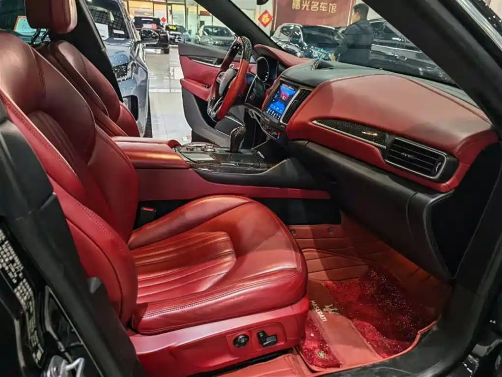 Maserati Levante 2016 3.0T Standard фото 7