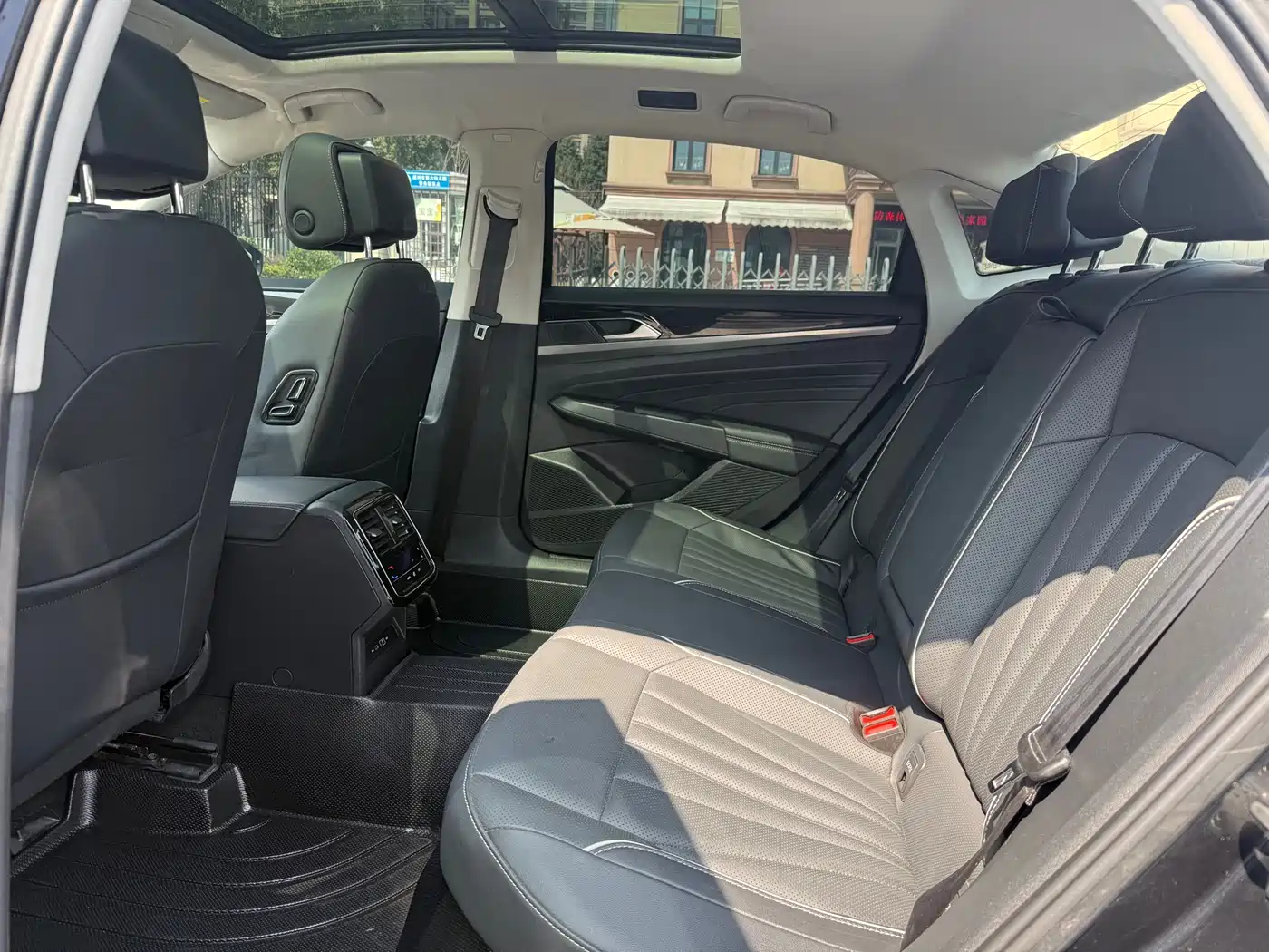 Volkswagen Passat 2024 330TSI Elite Edition фото 15