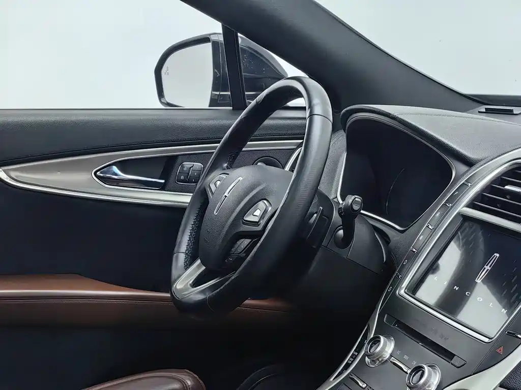 Photo 22 - Lincoln MKX