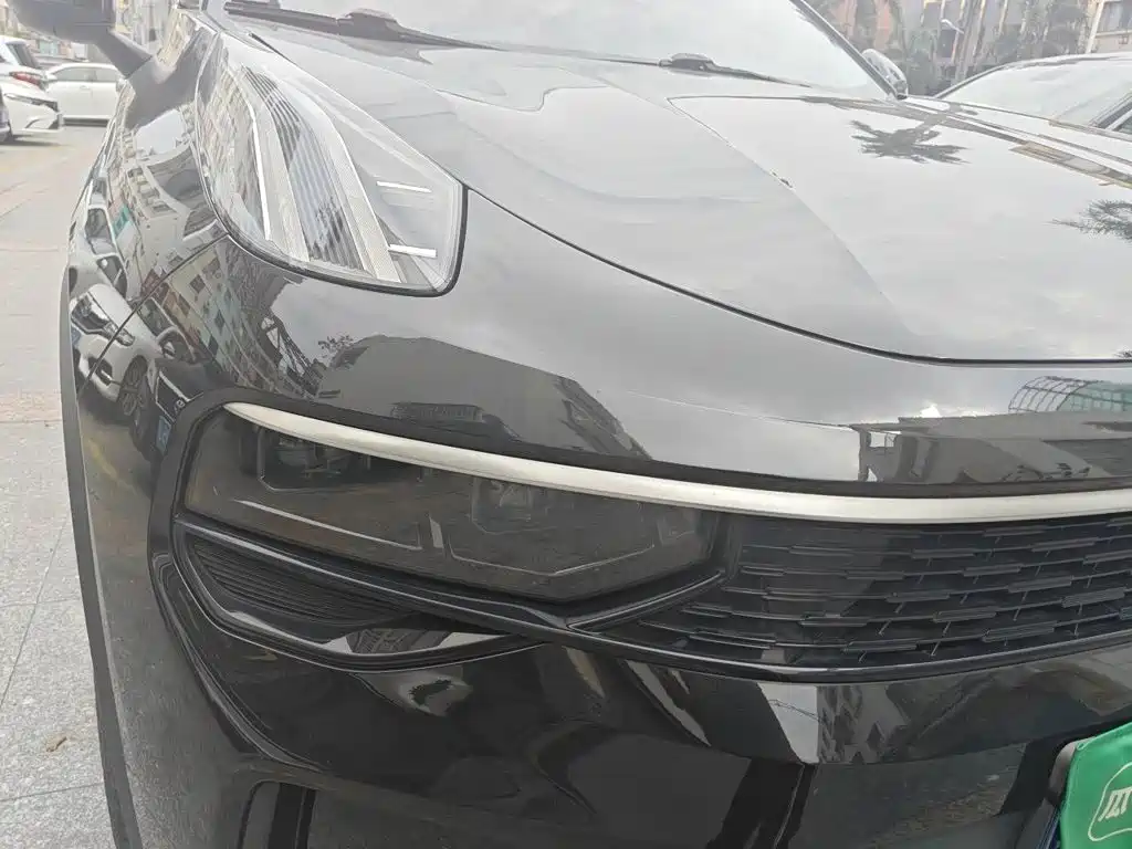 Photo 7 - Lynk & Co 01