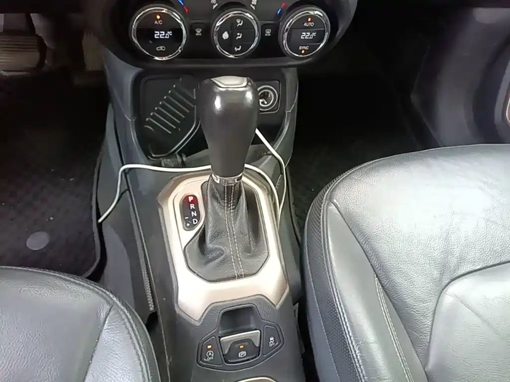 صورة 14 - Jeep Renegade