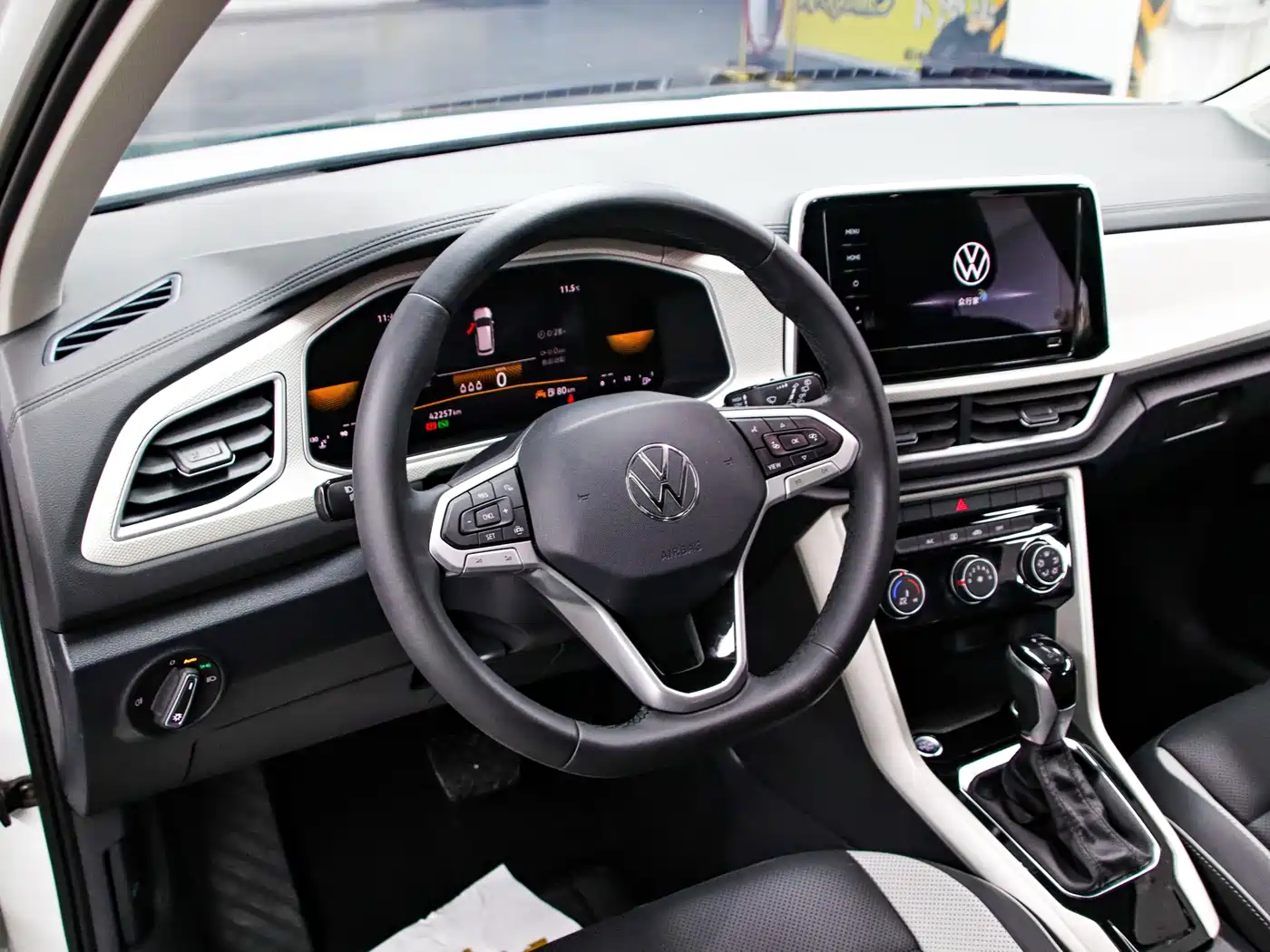 Volkswagen T-ROC 2023 280TSI DSG 2WD Time Edition фото 5