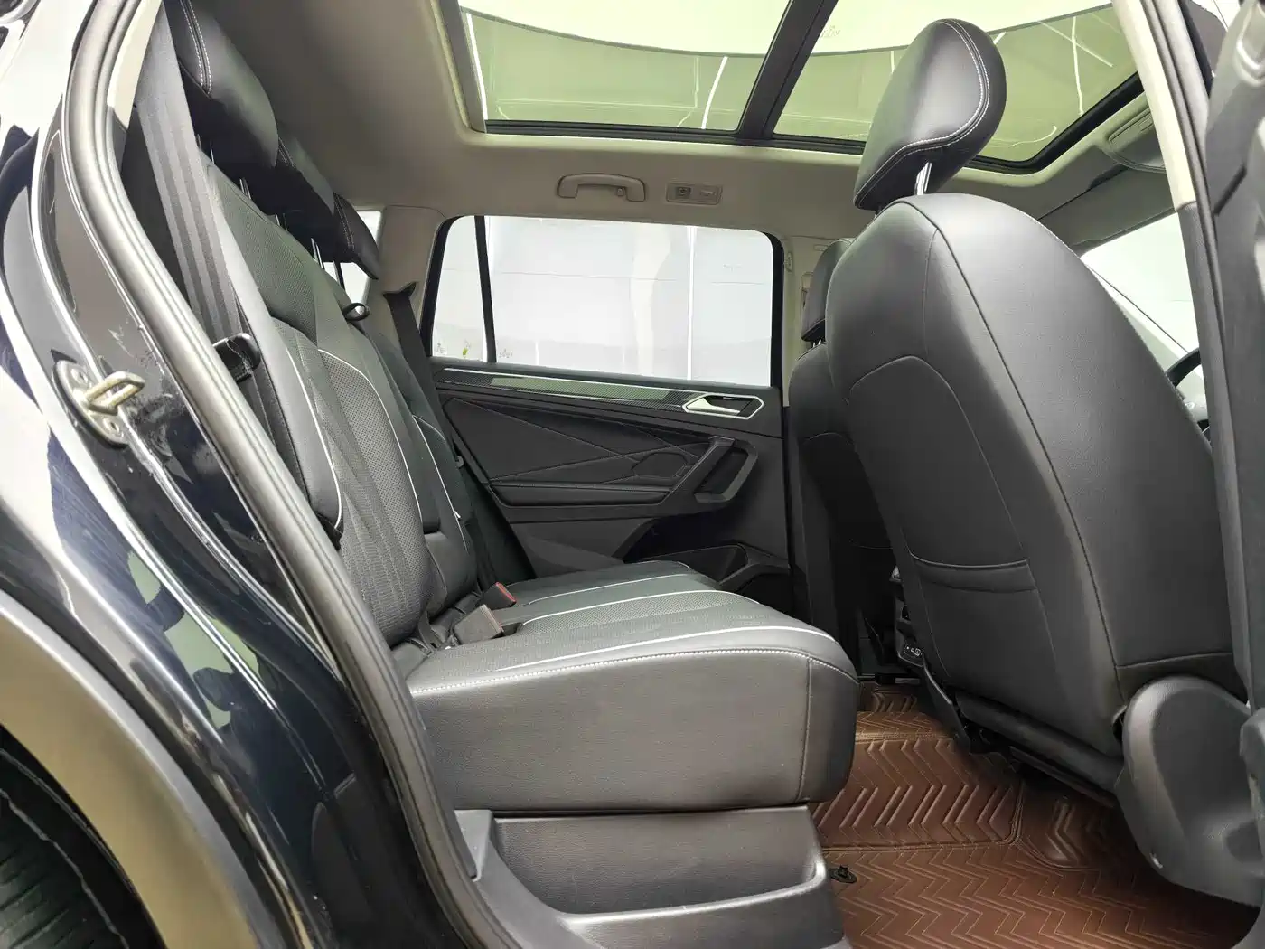 Volkswagen Tiguan L 2023 330TSI Auto 2WD R-Line Premium Edition фото 16
