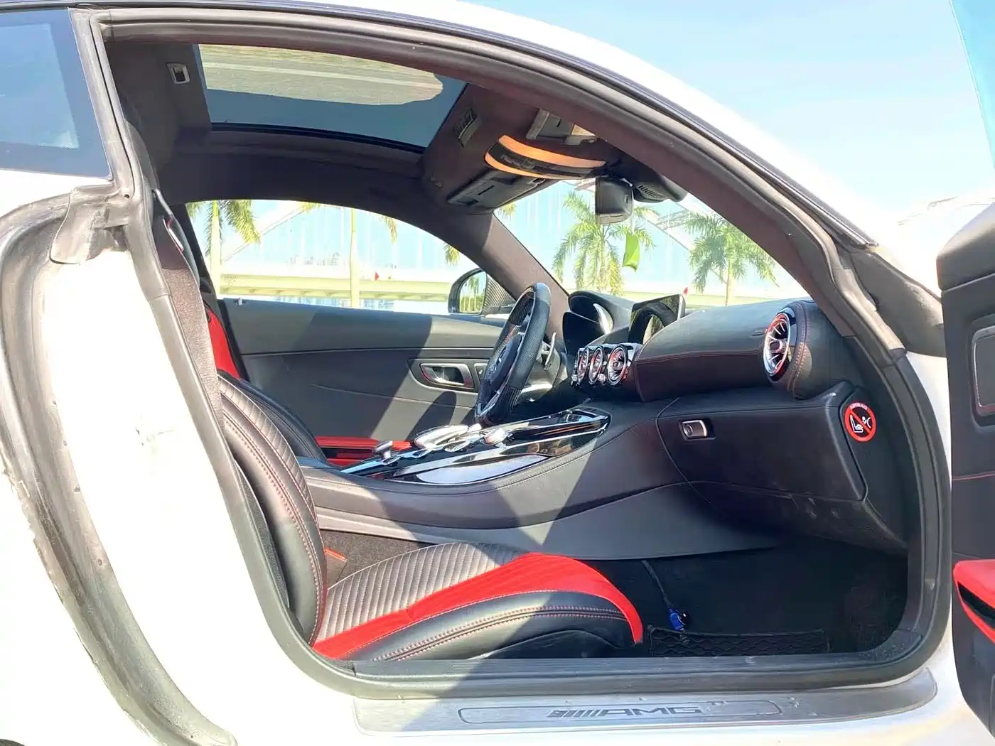 MERCEDES-BENZ AMG GT