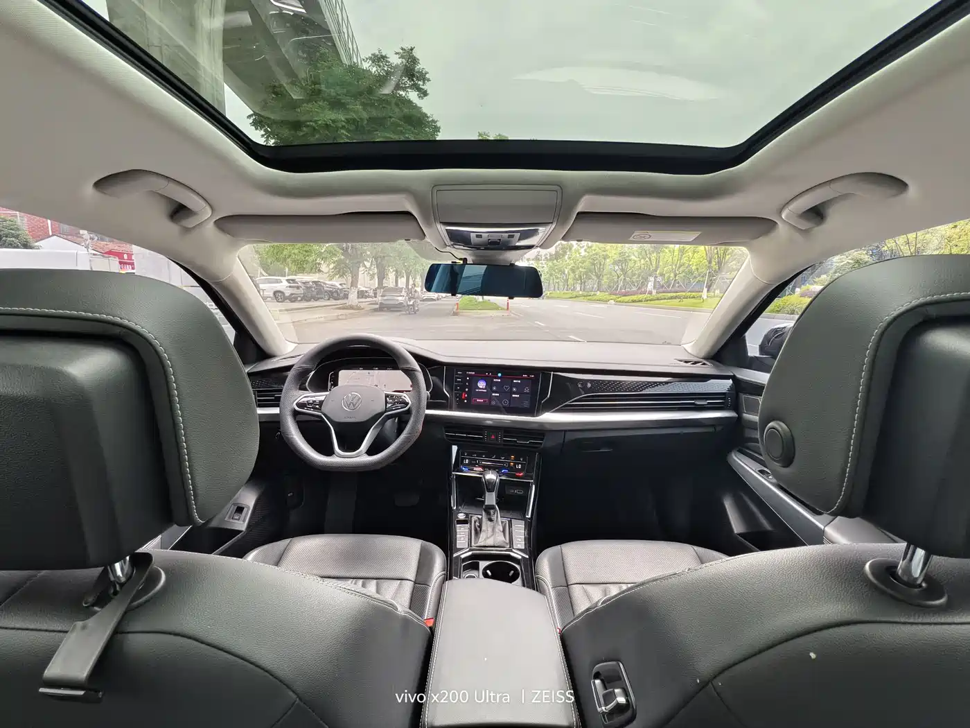 Volkswagen Passat 2023 330TSI Luxury Edition фото 8