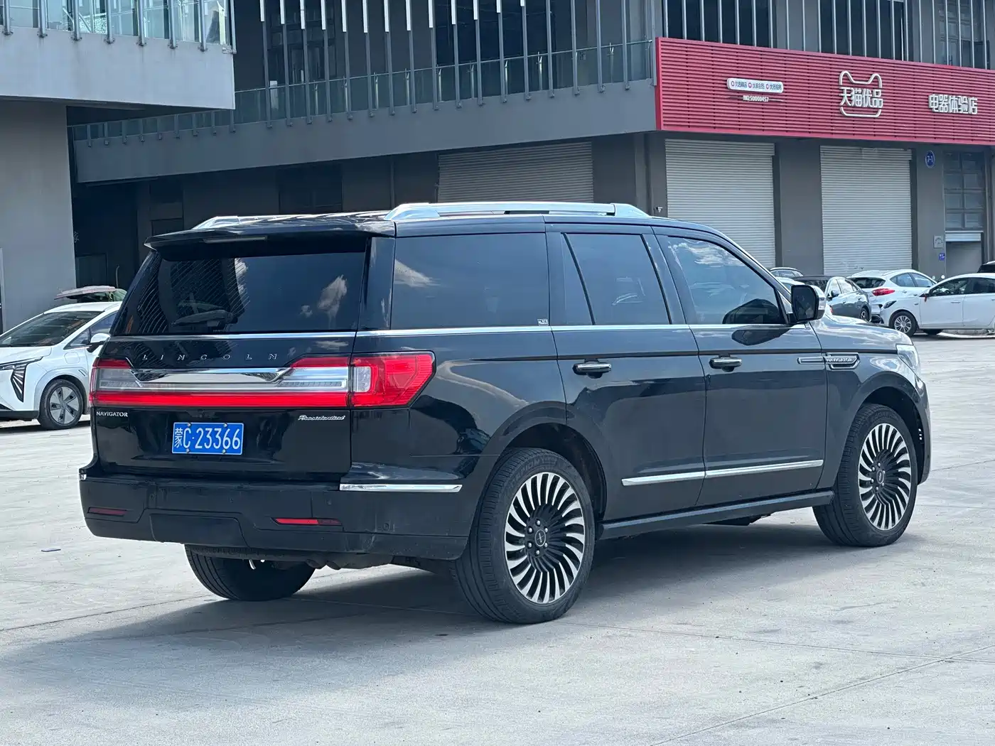 Фото 10 - Lincoln Navigator