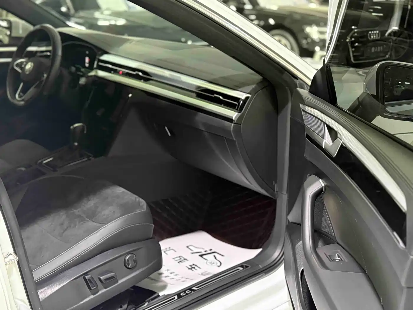 Volkswagen FAW-Volkswagen CC 2023 330TSI Dazzle Edition фото 5