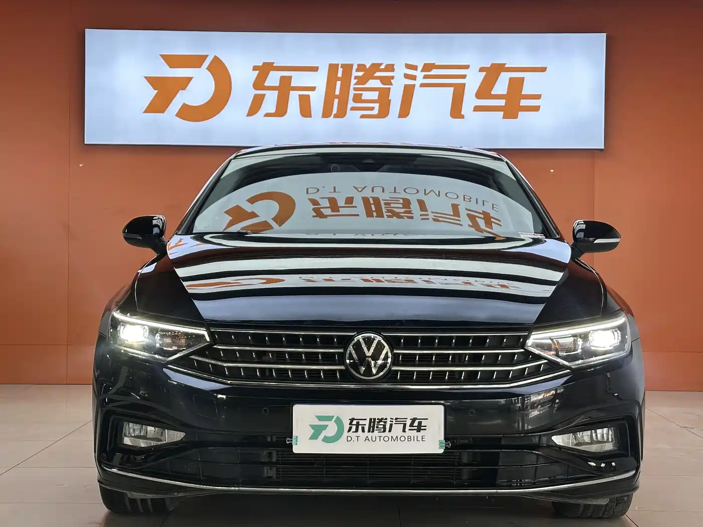 Volkswagen Magotan 2023 Model 2 Million Commemorative Edition 330TSI DSG Luxury фото 2