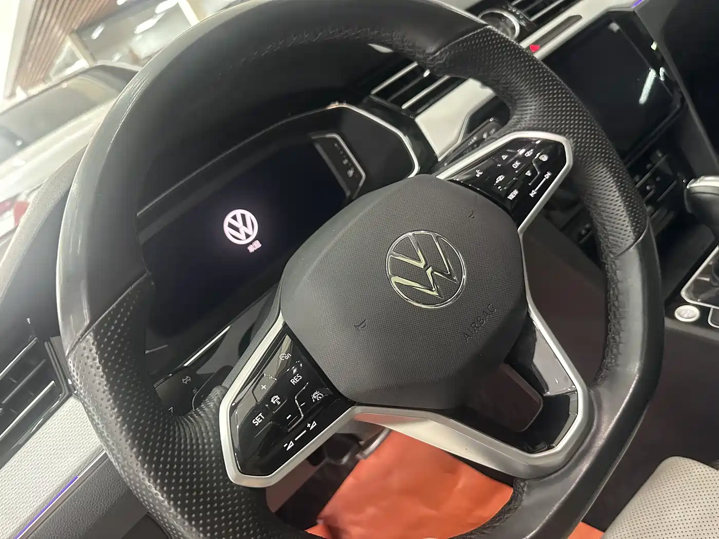 Volkswagen Magotan 2023 Model 2 Million Commemorative Edition 330TSI DSG Luxury фото 14