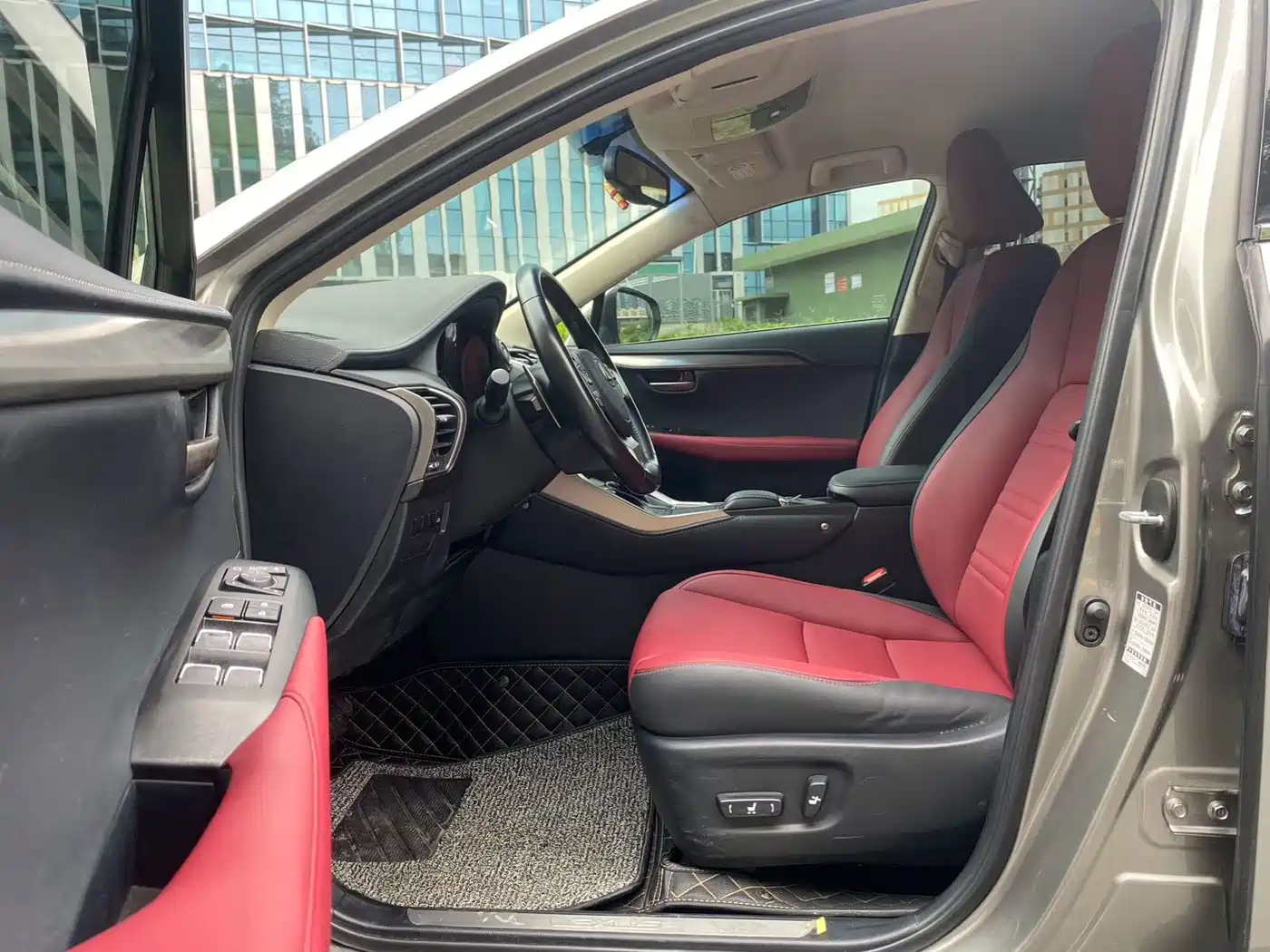 Фото 3 - Lexus NX
