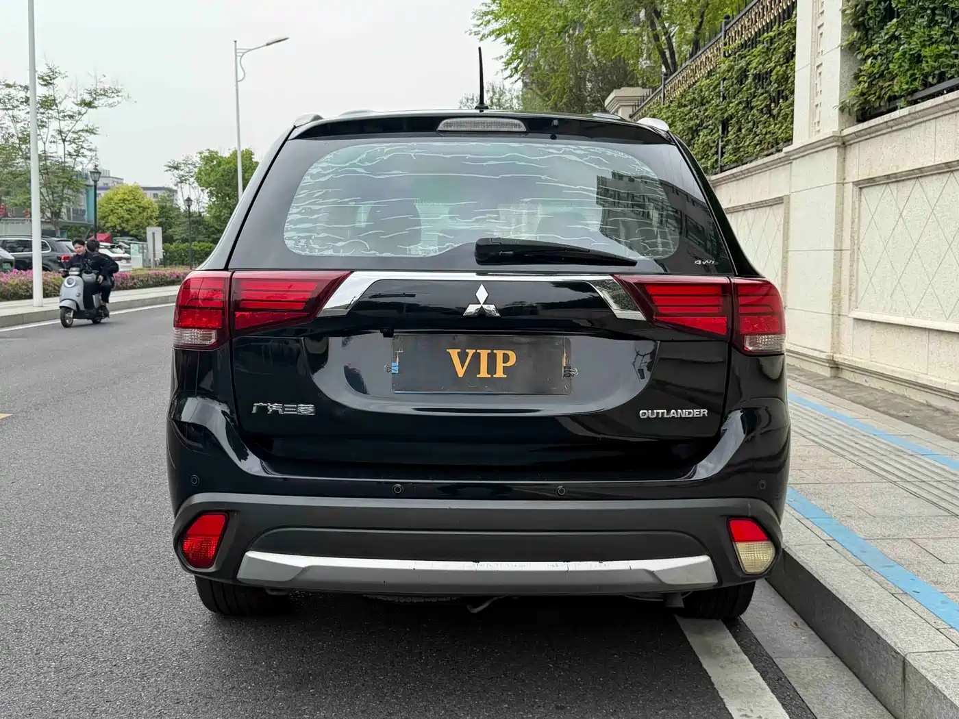 Mitsubishi Outlander 2016 2.4L 4WD Luxury Edition 7-seater фото 4