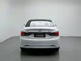 Photo 4 - Hyundai Sonata