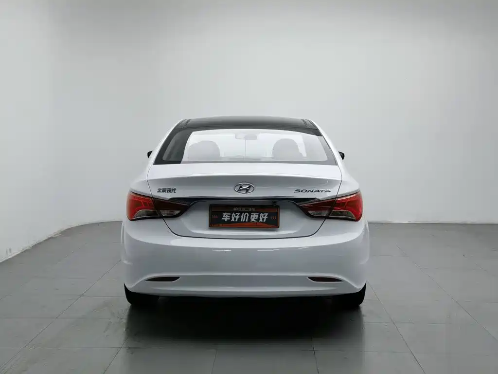 Photo 4 - Hyundai Sonata