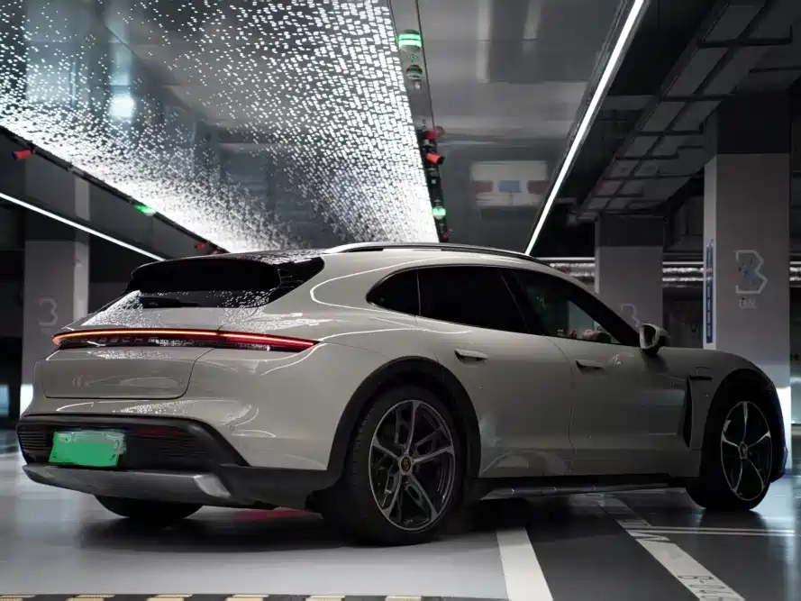 Фото 7 - Porsche Taycan