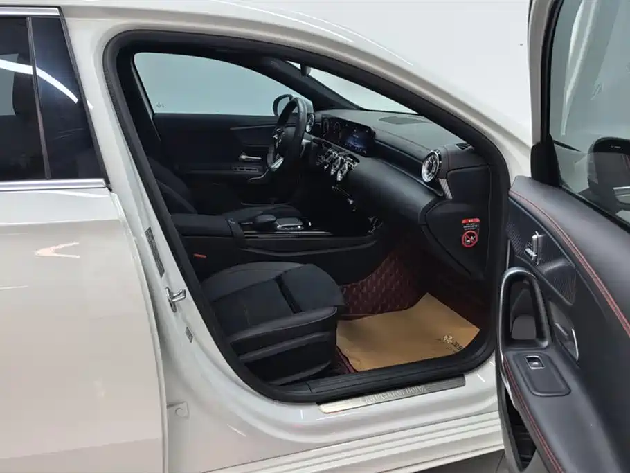 Mercedes-Benz A-Class 2023 A 200 L Fashion фото 8
