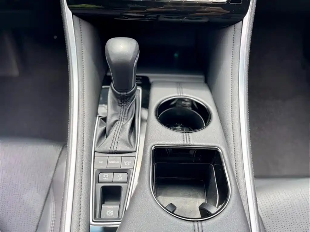 Toyota Avalon 2023 2.5L Luxury Edition фото 7