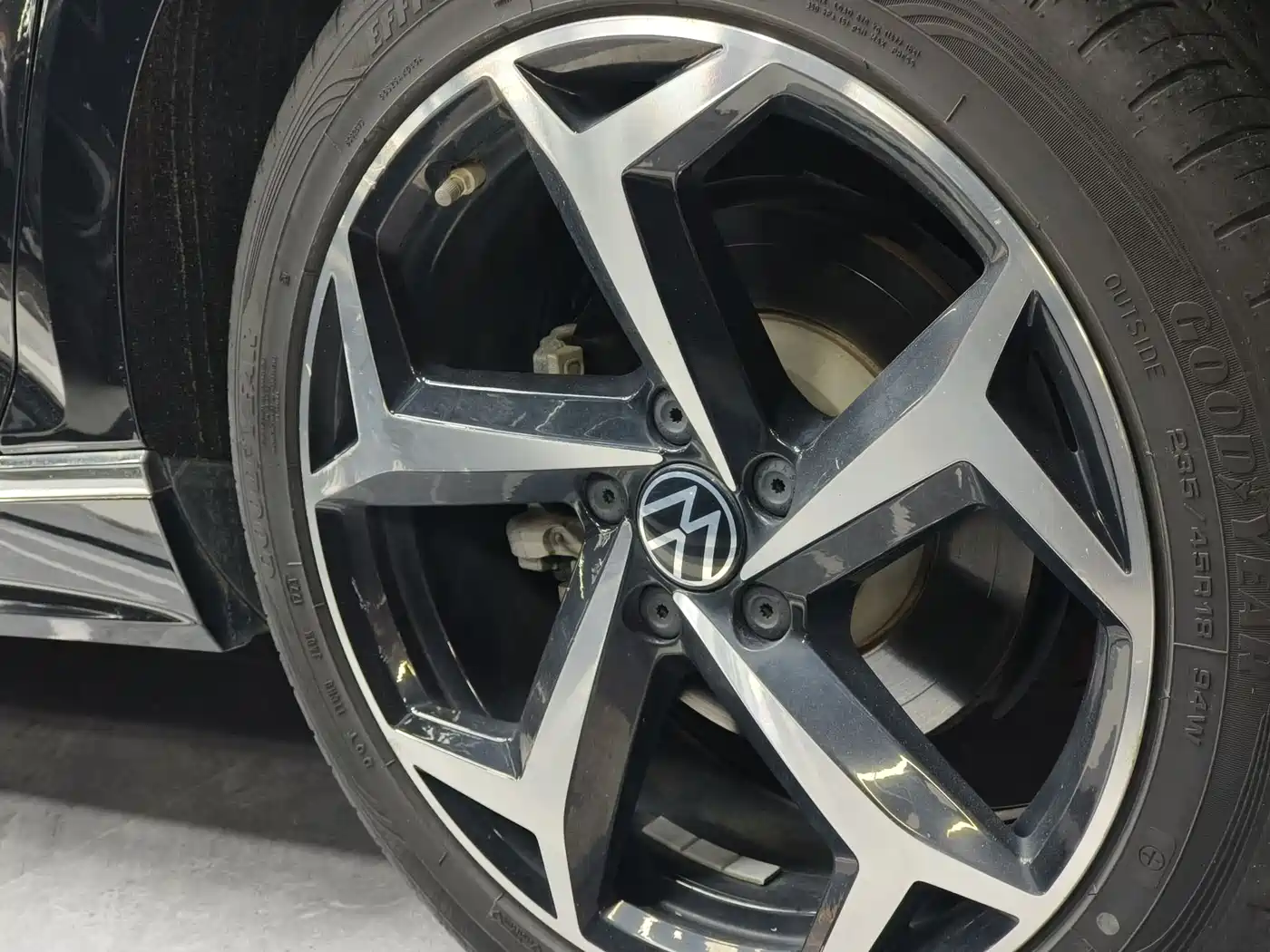 Volkswagen Magotan 2023 Model 2 Million Commemorative Edition 330TSI DSG Luxury фото 9