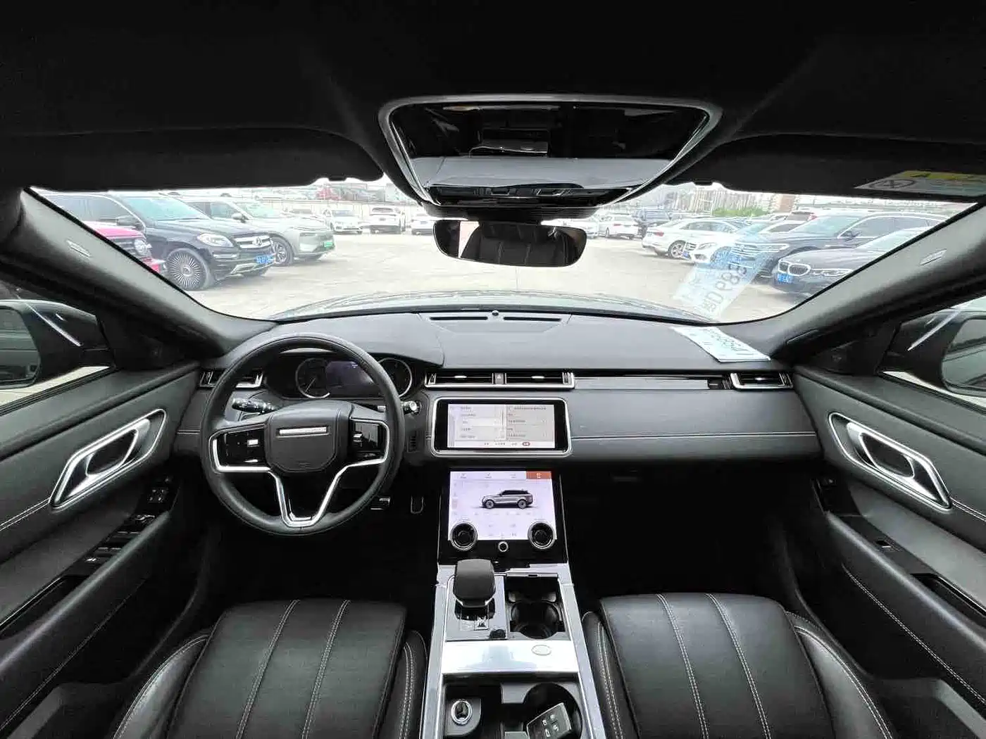 Land Rover Range Rover Velar 2023 250PS Gloss Black Collector's Edition фото 11