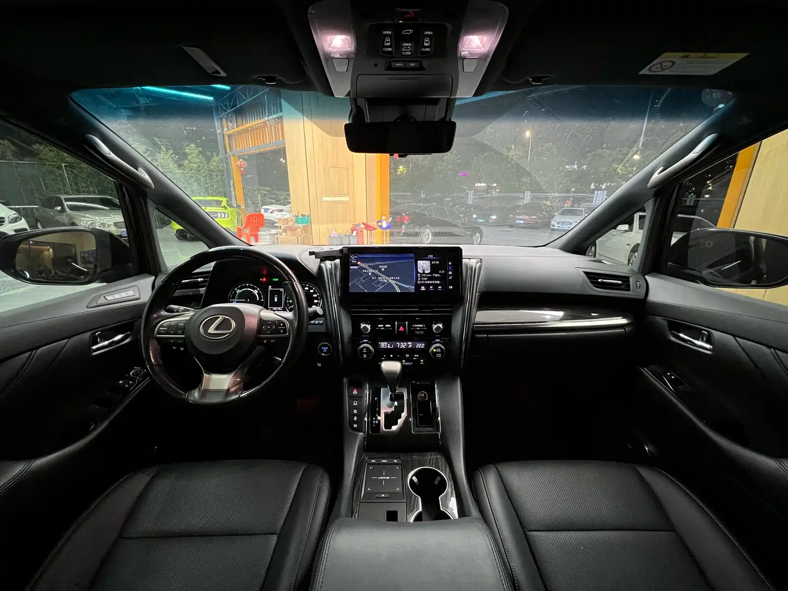 صورة 8 - Lexus LM