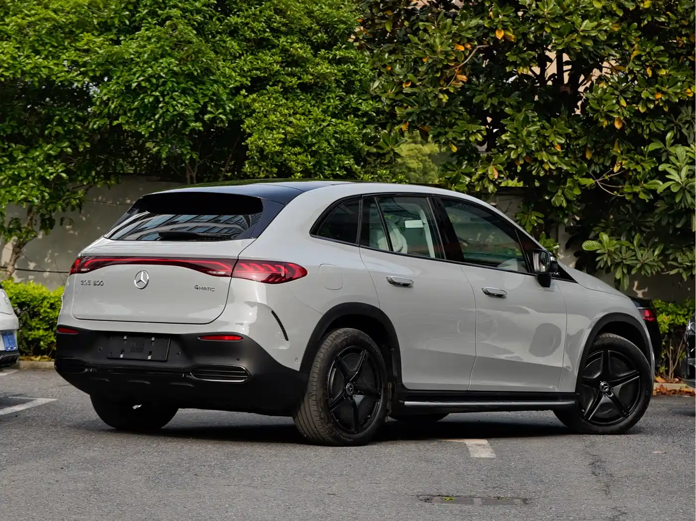 MERCEDES-BENZ EQE SUV