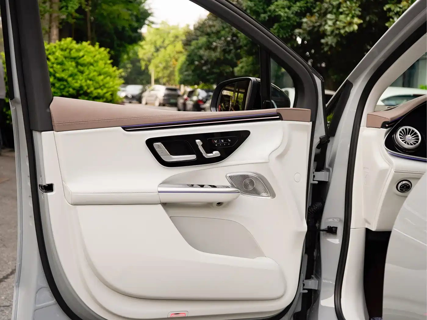 MERCEDES-BENZ EQE SUV