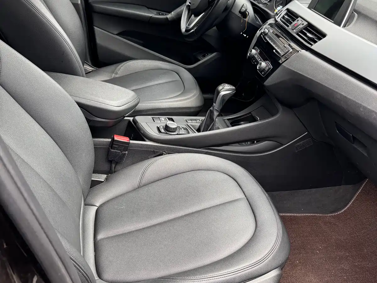 BMW X1 2016 sDrive18Li Premium Model фото 14